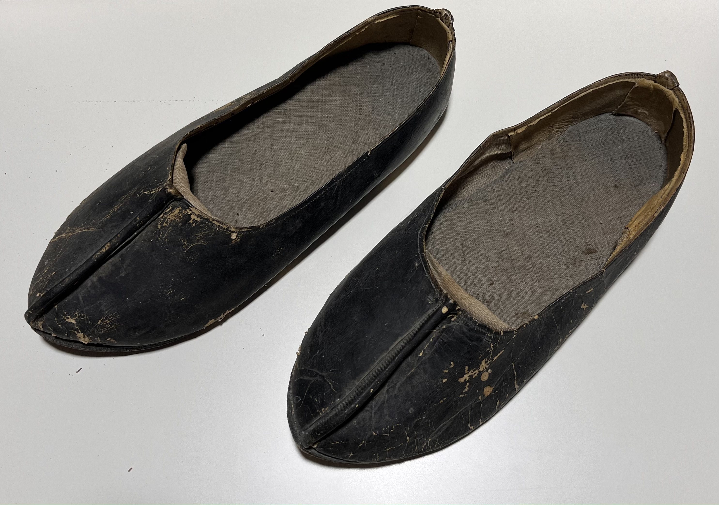 万里小路通房公 即位式の装束：履物（革靴）