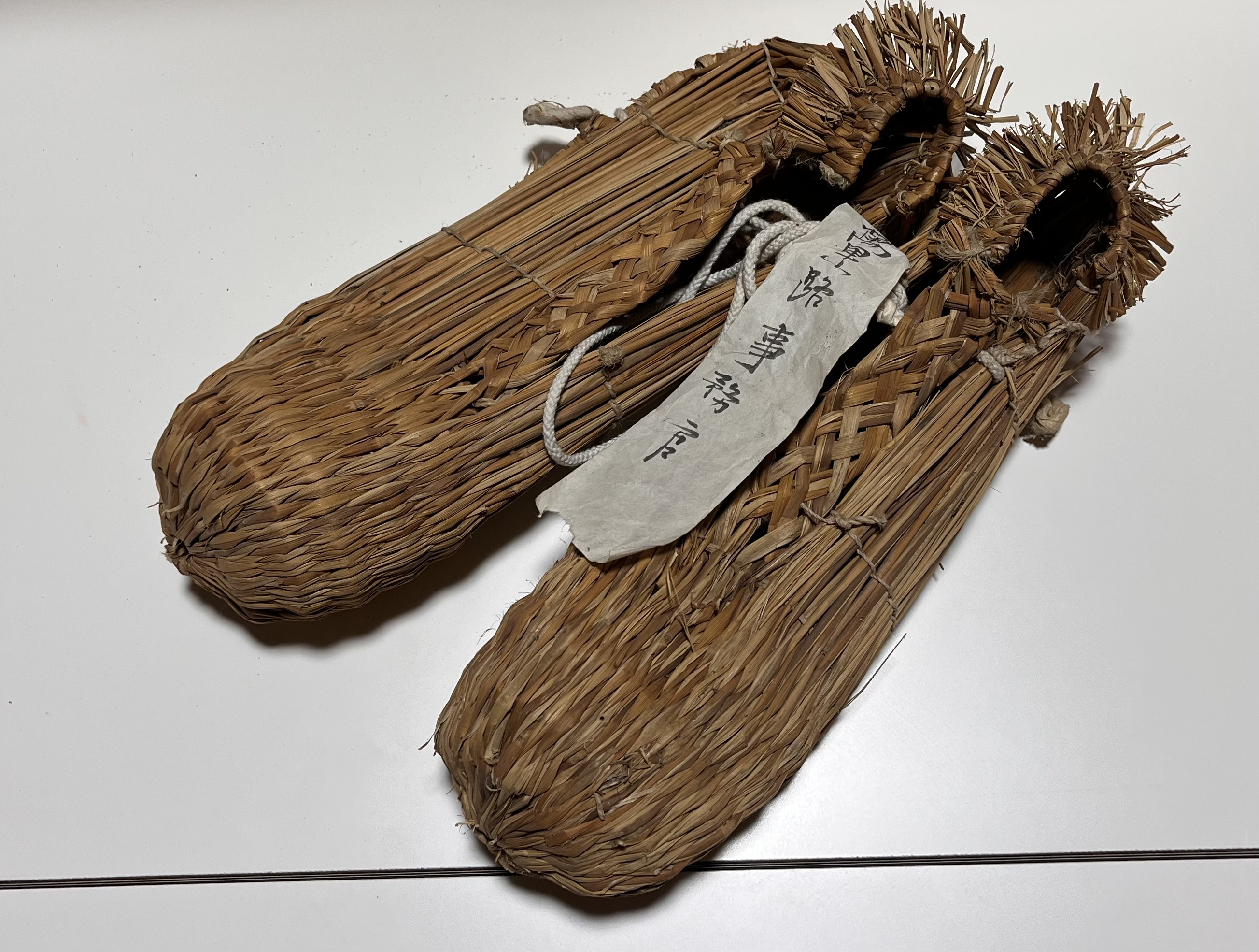 万里小路通房公 即位式の装束：草履（わらぐつ）